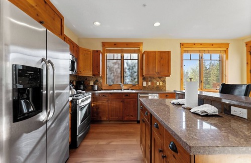Keystone House | Spacious Retreat – 2 Mins to River Run Village, Steps from Pool & Clubhouse!