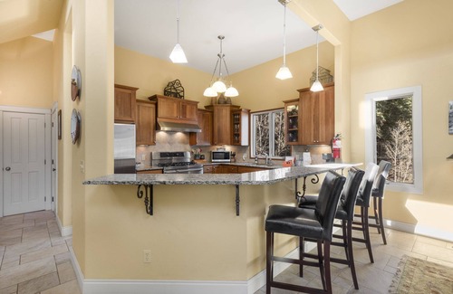 Ouray House | Spacious Retreat | Incredible Views & Outdoor Space | Close to Town