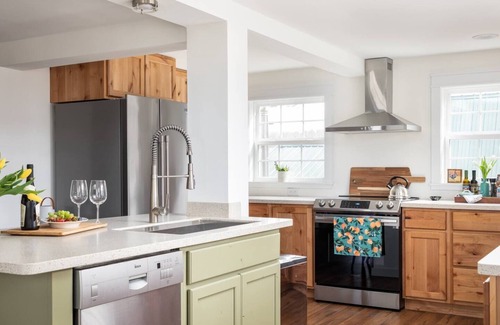 Cedar House | Spacious Retreat w/Hot Tub, 7mi to TC/M22, views!