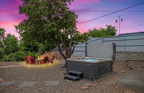 Dupont House | Spacious Retreat W Hot Tub & Fire Pit