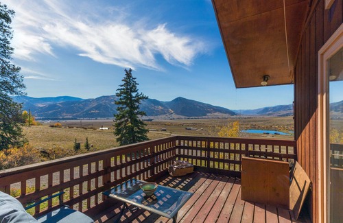 Creede House | Spacious Retro Mountain Getway - ATV Parking - Amazing Views