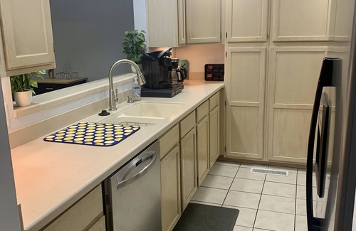 Louisville Condo | Spacious Riverfront Townhome Directly Across from Downtown Louisville