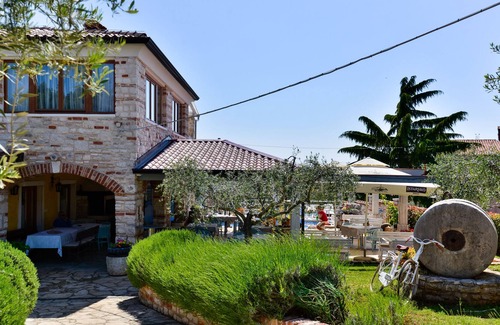 Crveni Vrh House | Spacious room for two with swimming pool Savudrija-Umag garden, parking, Wi-Fi