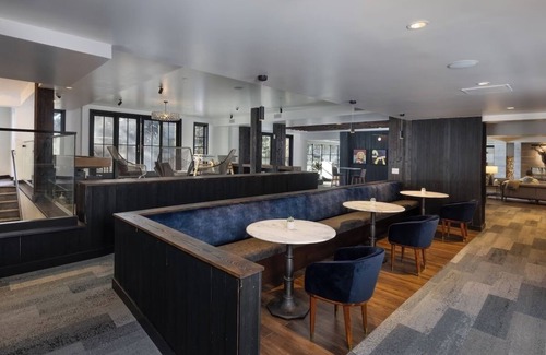 Vail Hotel | Spacious Room w/Mountain View Balcony Ideal for Family Fun & Ski School nearby