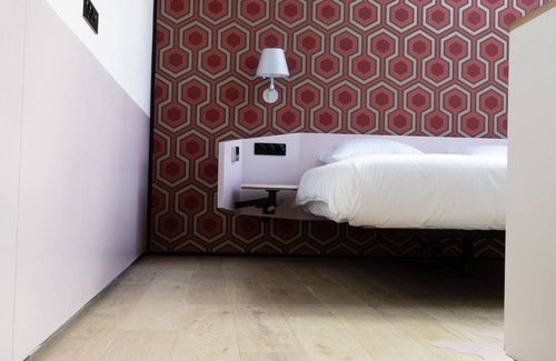 Sluis Bed & Breakfast | spacious room with sunken bath and double shower