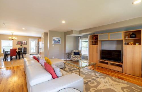 East Garfield Park House | Spacious Row Home next Transit near Downtown w Parking