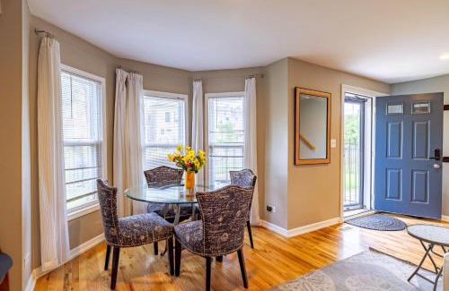 East Garfield Park House | Spacious Row Home next Transit near Downtown w Parking