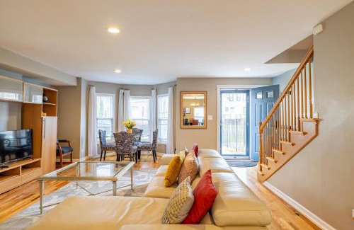 East Garfield Park House | Spacious Row Home next Transit near Downtown w Parking