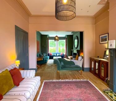 Chapeltown House | Spacious rustic chic 5 bedroom home with private patio in Leeds