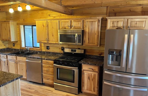 La Veta Cabin | Spacious Rustic Log Cabin-La Veta Pass-Easy Access & Wifi! Pet & Horse Friendly!