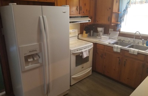 Albany House | SPACIOUS SAFE NURSE & LONG TERM STAY HOME CLOSE TO HOSPITAL MALL & RESTAURANTS!