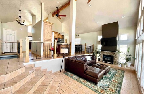 South Salt Lake House | Spacious Salt Lake Retreat with 3 Bed, 3 Bath, Private Pool, Garage Parking +
