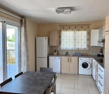Chlorakas Apartment | Spacious sea view apartment
