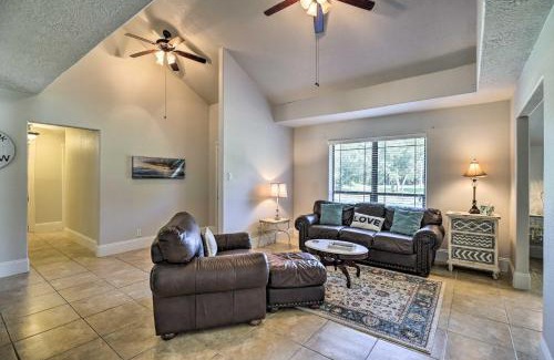 El Lago House | Spacious Seabrook Home with Patio 1 Mi to Beach!