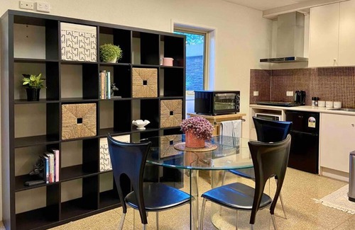 Burwood East House | Spacious Self-Contained Studio