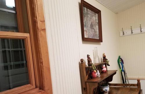 Franklin Cabin | Spacious Semi-Private Cypress Siding Cabin off Tenn River on small mountain!