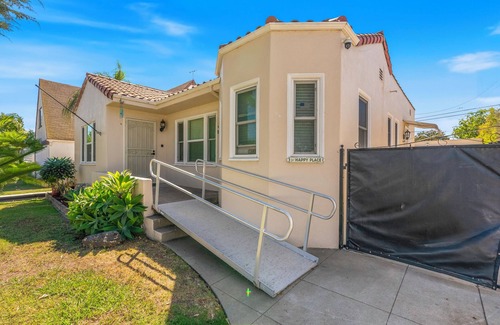 Alhambra Apartment | Spacious & Serene 3BR Retreat King Bed Safe Area Close to DTLA and OT Pasadena!