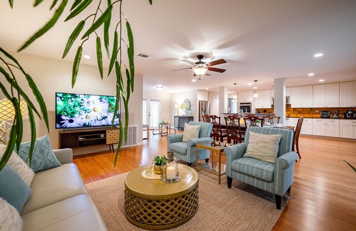 Northview Hills House | Spacious Serene Oasis -15mins to the Domain, 20mins to DT, Lake Travis