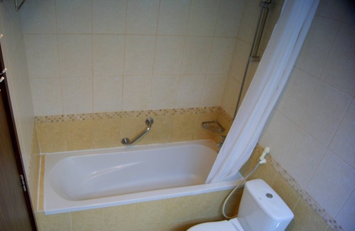 Dubai Bed & Breakfast | Spacious serviced 1BR Al Muhaisnah 5' to airport