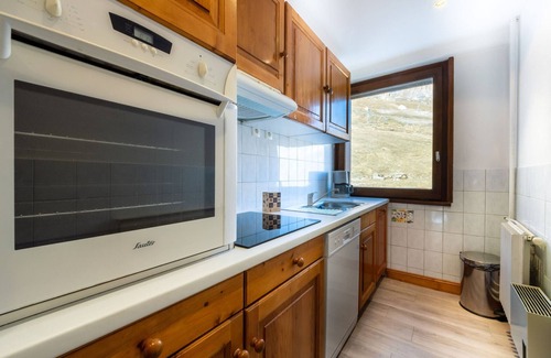 Tignes le Lac Apartment | Spacious Ski-in/Ski-out Apartment with Balcony, Sleeps 9