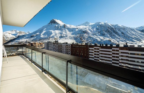 Tignes le Lac Apartment | Spacious Ski-in/Ski-out Apartment with Balcony, Sleeps 9