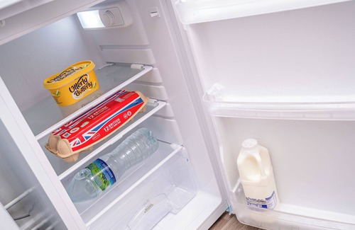 Wolverhampton House | Spacious - Sleeps 7 - Pantry & Fridge Essentials - Contractors - Leisure