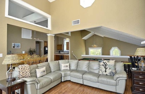 Colington House | Spacious sound front with private pool and hot tub in Kill Devil Hills!