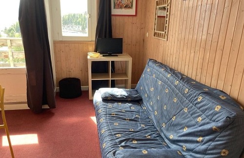 Orcieres-Merlette Apartment | Spacious Studio for 4, South-Facing, 20m from Slopes, Close to Shops and Sports Center