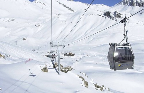 Orcieres-Merlette Apartment | Spacious Studio for 4, South-Facing, 20m from Slopes, Close to Shops and Sports Center