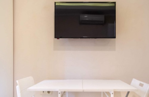 Old Town Apartment | Spacious Studio Flat in Izmir Konak