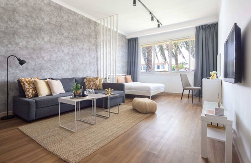 Dubai Investment Park Apartment | Spacious Studio in Lake Apartments - Sleeps 3!