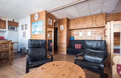 Les Almes Apartment | Spacious Studio Near Slopes & Shops with Balcony - Pet Friendly