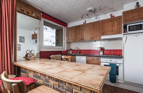 Les Almes Apartment | Spacious Studio Near Slopes & Shops with Balcony - Pet Friendly