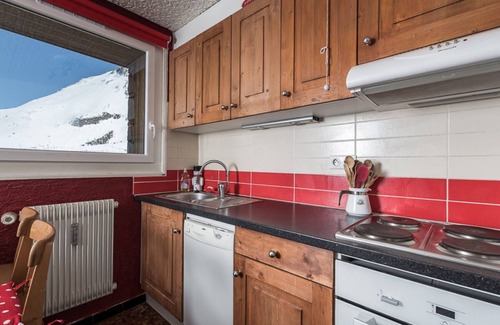 Les Almes Apartment | Spacious Studio Near Slopes & Shops with Balcony - Pet Friendly