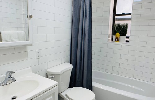East Flushing Apartment | ♥ Spacious & Stylish ♥ of Flushing | ♛ King Bed