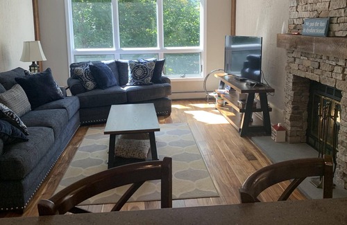 West Dover House | Spacious, Stylish Timber Creek Townhouse near Mount Snow; free shuttle