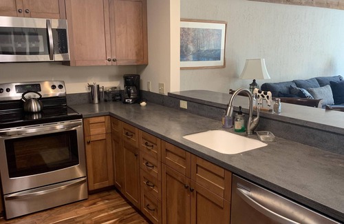 West Dover House | Spacious, Stylish Timber Creek Townhouse near Mount Snow; free shuttle