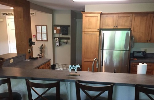 West Dover House | Spacious, Stylish Timber Creek Townhouse near Mount Snow; free shuttle
