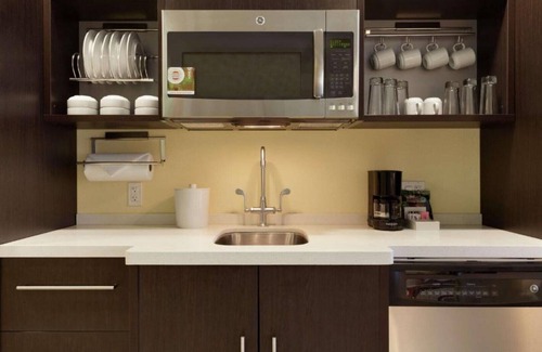 Southcenter House | Spacious suites and free airport shuttle
