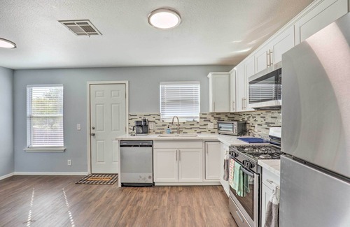 Austin House | Spacious + Sunny Austin Home ~ 12 Mi to Dtwn!