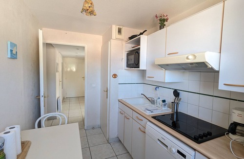 Arcachon Apartment | Spacious, Sunny T3 in Central Arcachon with Terrace, Parking, Near Park and Beach