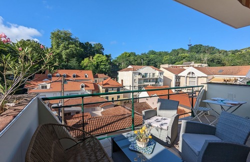 Arcachon Apartment | Spacious, Sunny T3 in Central Arcachon with Terrace, Parking, Near Park and Beach
