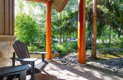 Village North Condo | Spacious & Tastefully renovated 1 Bed/1 Bath in the heart of Whistler Village