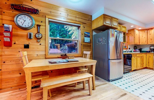 Joseph House | Spacious, Three-Level House Close to the Lake with All-Wood Interior, Free WiFi