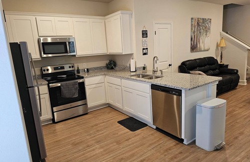 San Antonio House | Spacious townhome just minutes away from Sea World and Fiesta Texas!