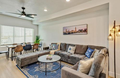 People's Freeway House | Spacious townhouse - Mins to Downtown SLC - Garage