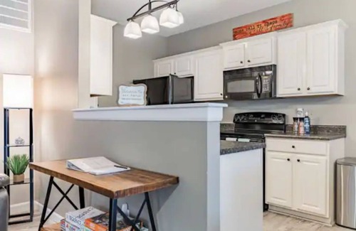 Champaign House | SPACIOUS TOWNHOUSE with the COMFORTS of HOME