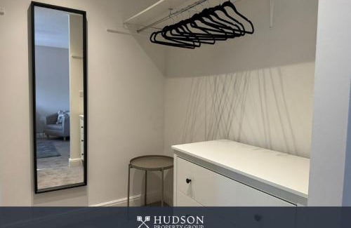 Telford House | Spacious Townhouse with Garden