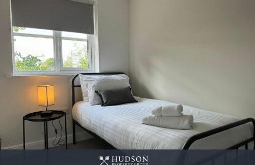 Telford House | Spacious Townhouse with Garden