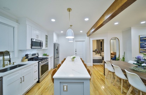 Upham's Corner House | Spacious Triplex with Large backyard FreePrkg